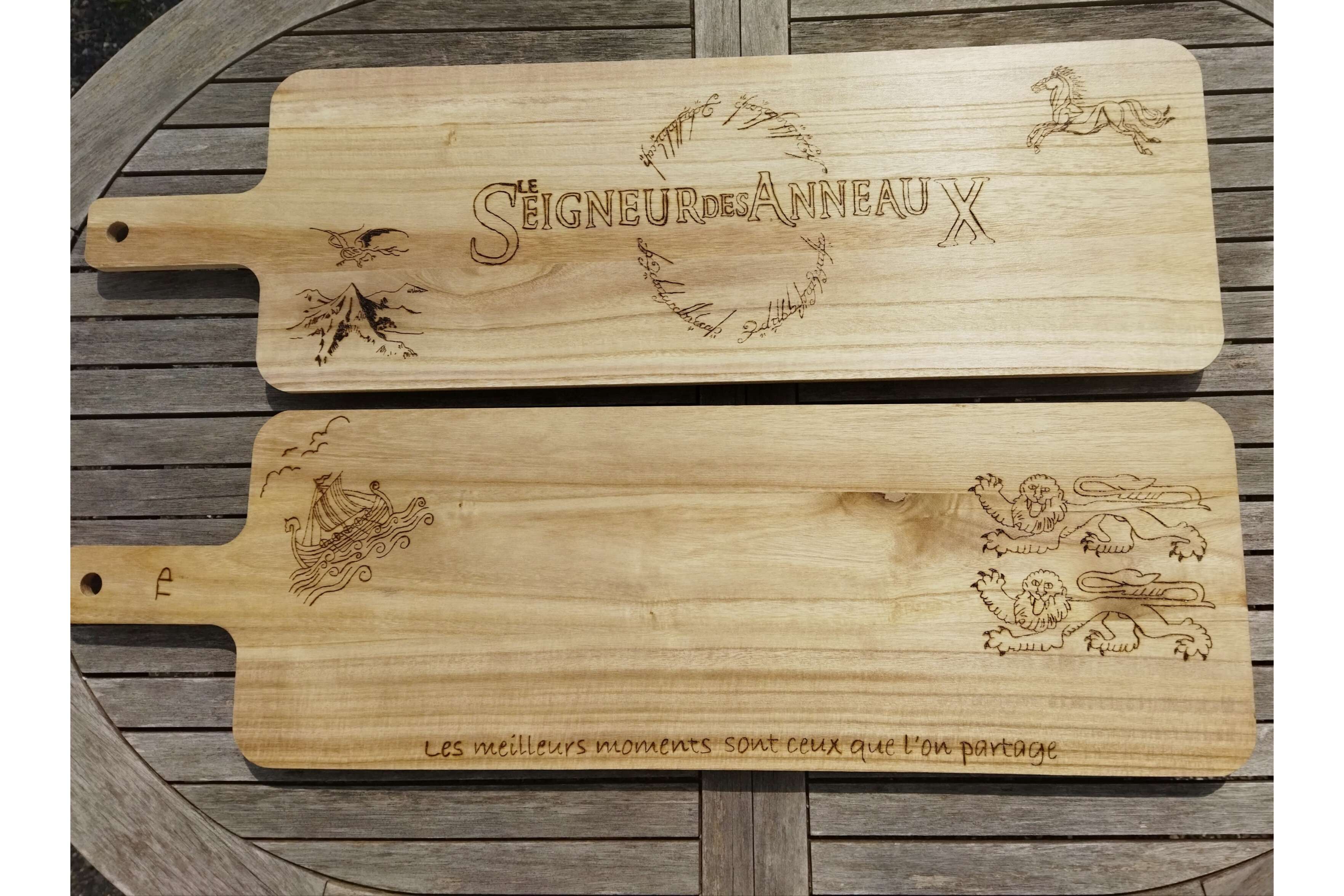 Deux grandes planches d'un mètre